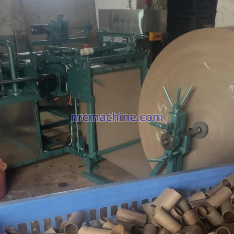 Máquina paralela para tubos de papel