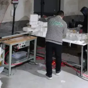 manual sealing equipment for toilet tissue machine